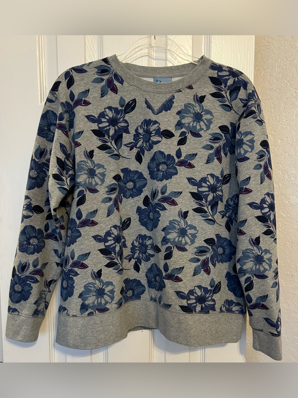 Classic Elements Gray Crewneck Sweater with Blue Floral Print-Grandmacore